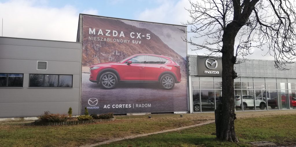 Montaż i rozwieszanie banerów reklamowych