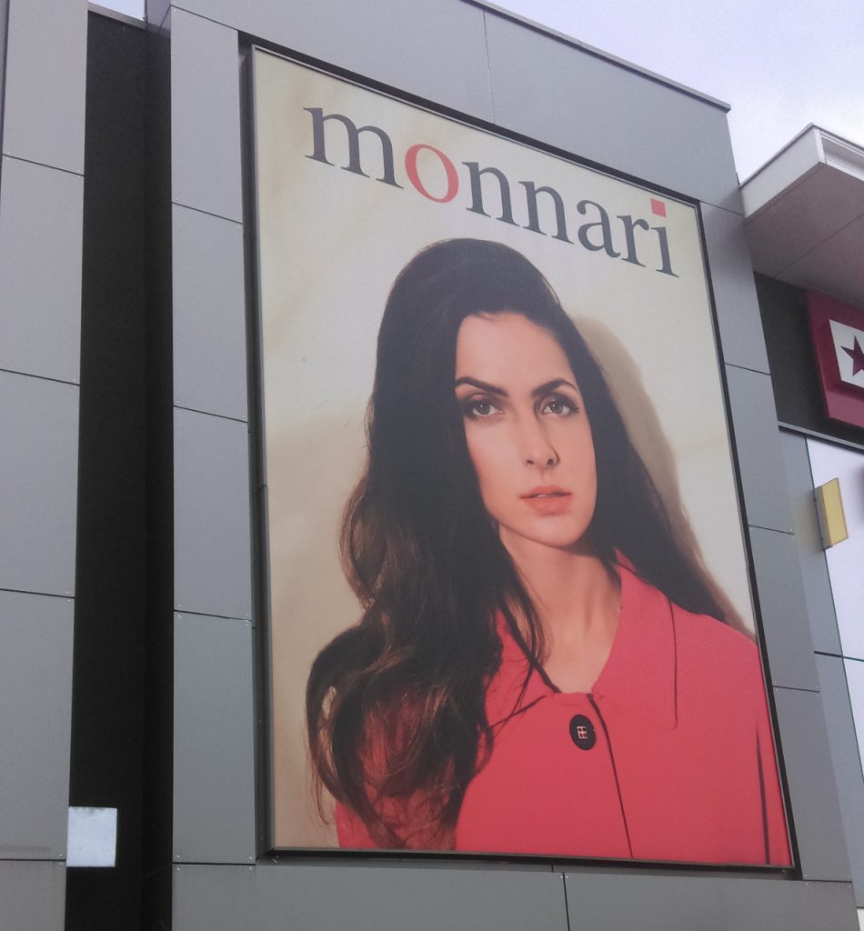 Montaż reklam