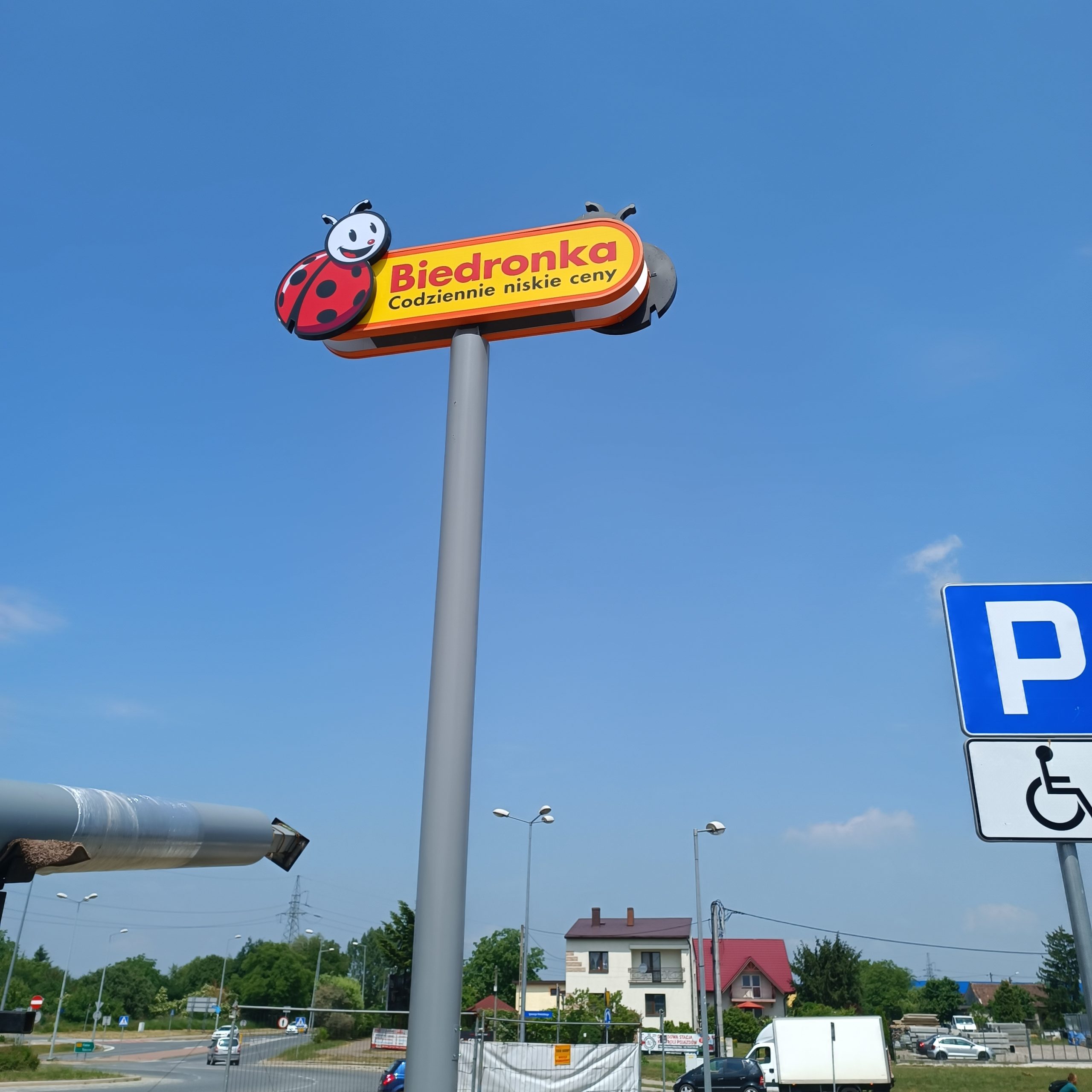 Montaż totemu